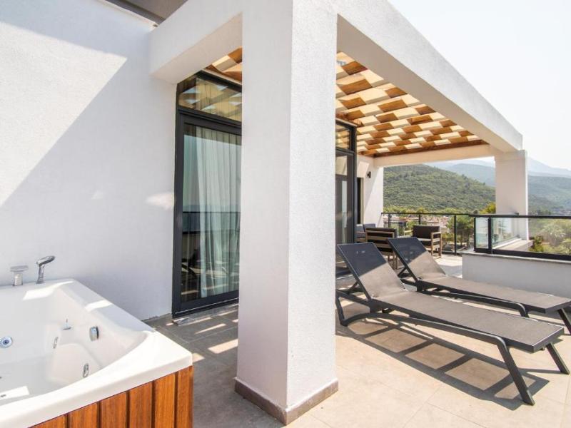 Maia Luxury Beach Hotel