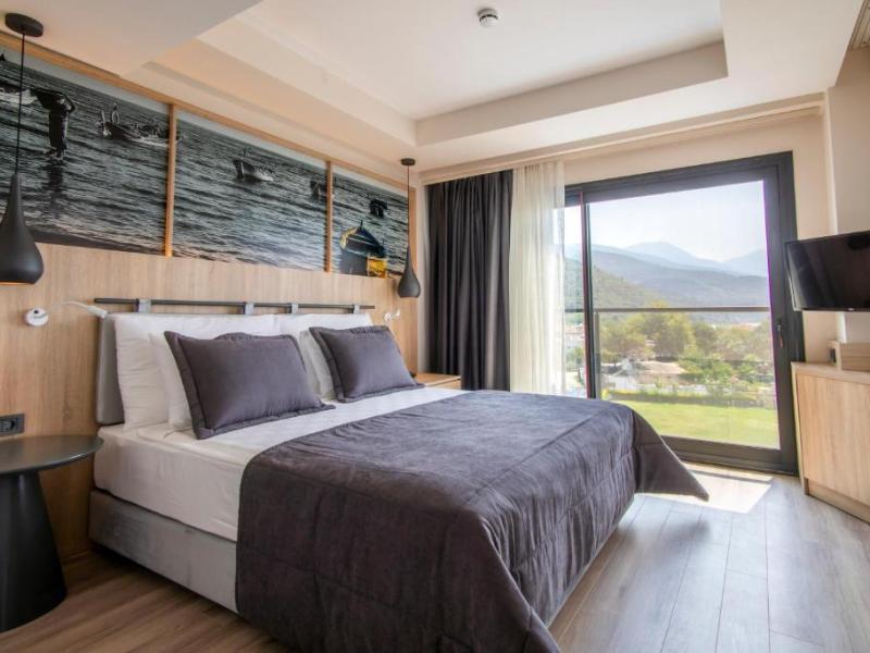 Maia Luxury Beach Hotel