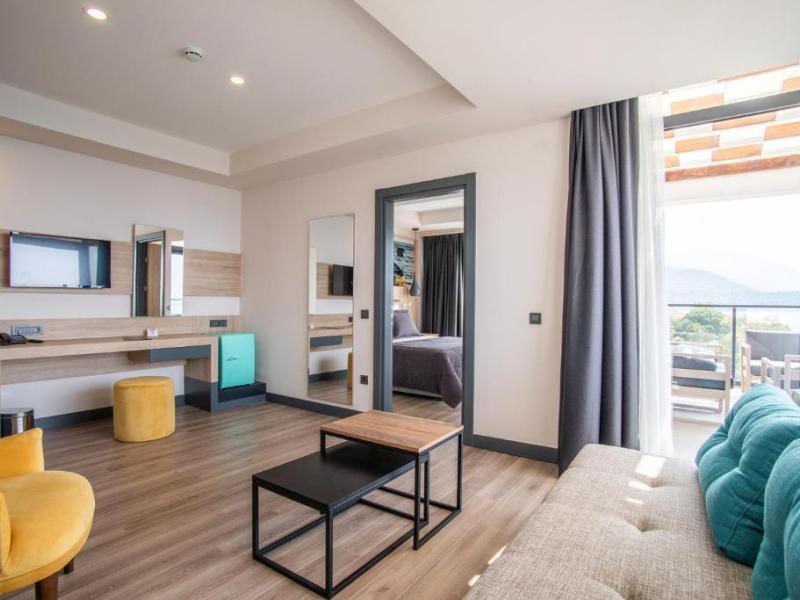 Maia Luxury Beach Hotel