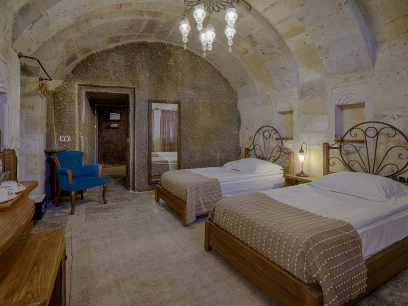 Hera Cave Suites