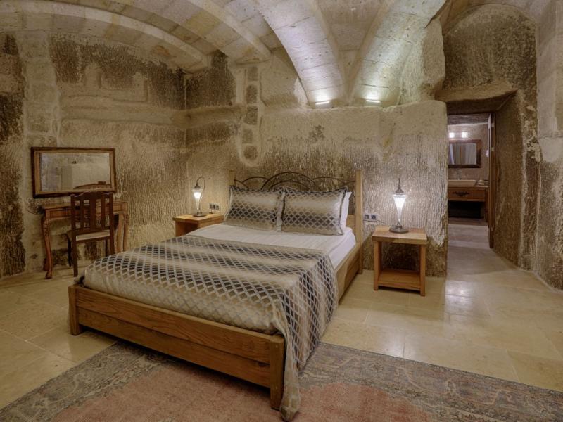 Hera Cave Suites