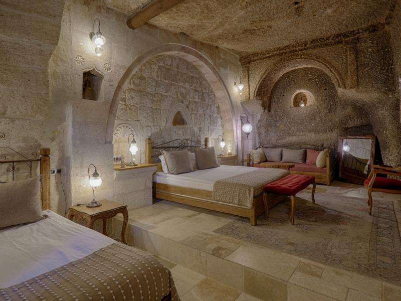 Hera Cave Suites