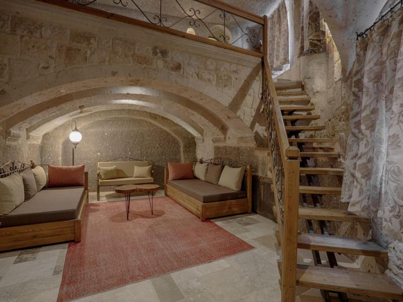 Hera Cave Suites