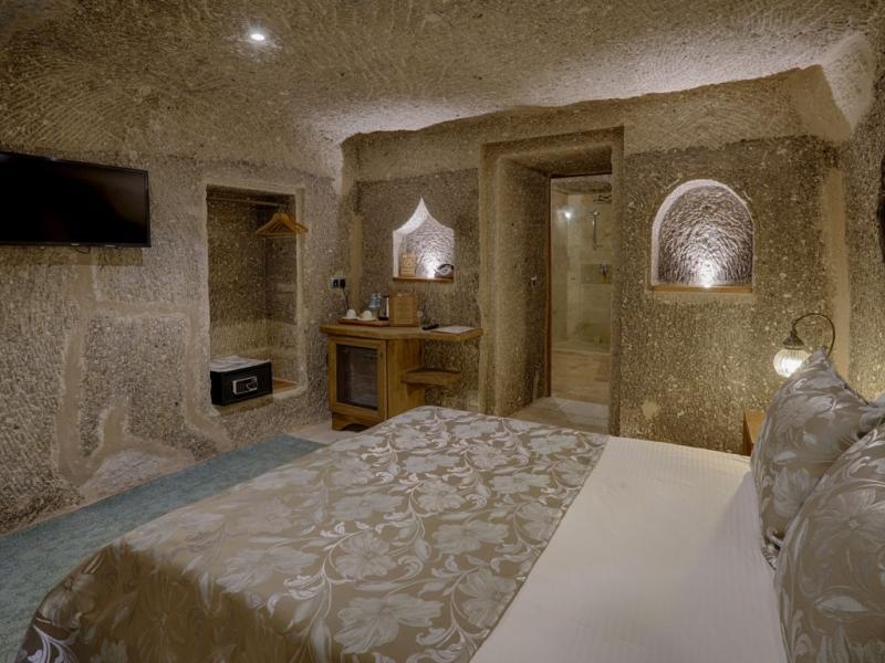Hera Cave Suites