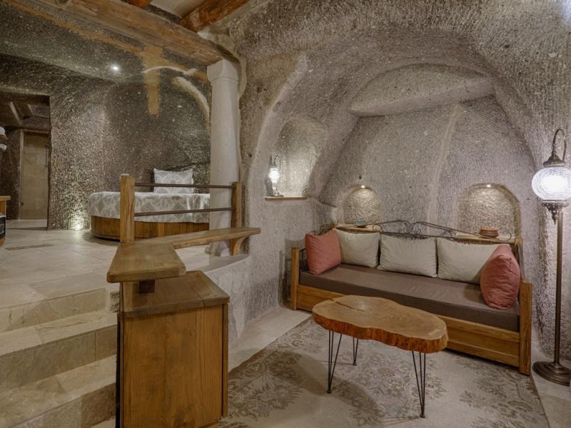 Hera Cave Suites