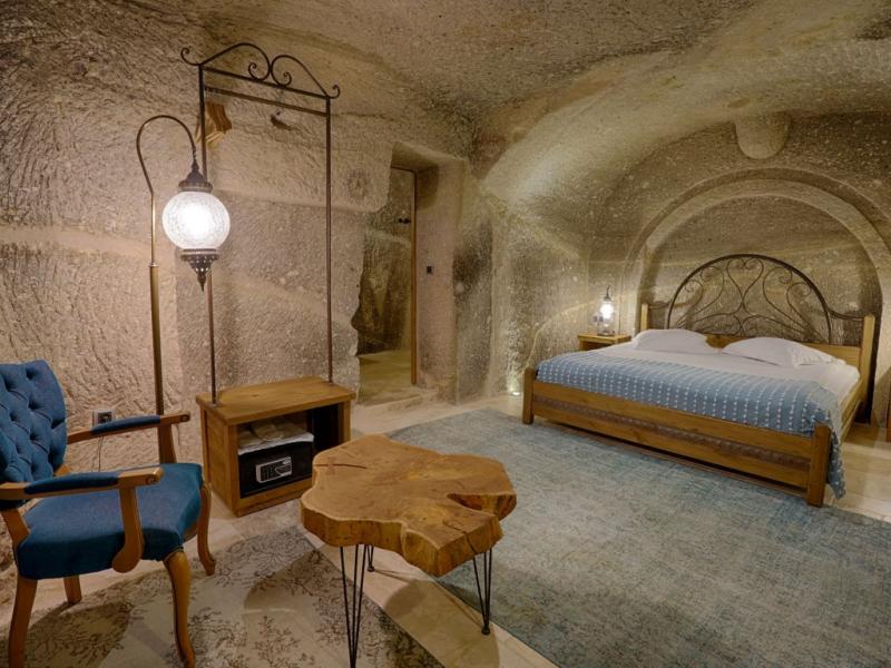 Hera Cave Suites