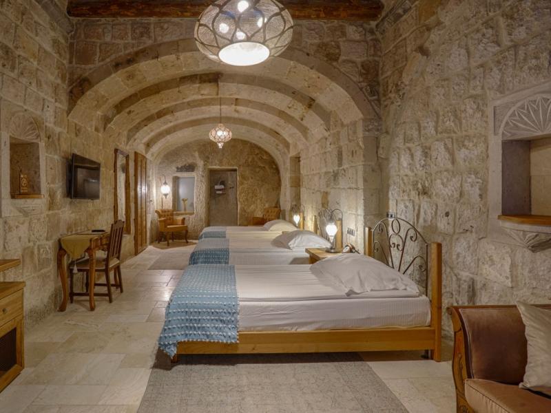 Hera Cave Suites