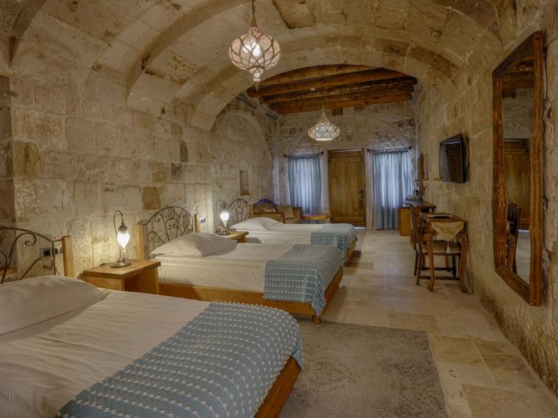 Hera Cave Suites