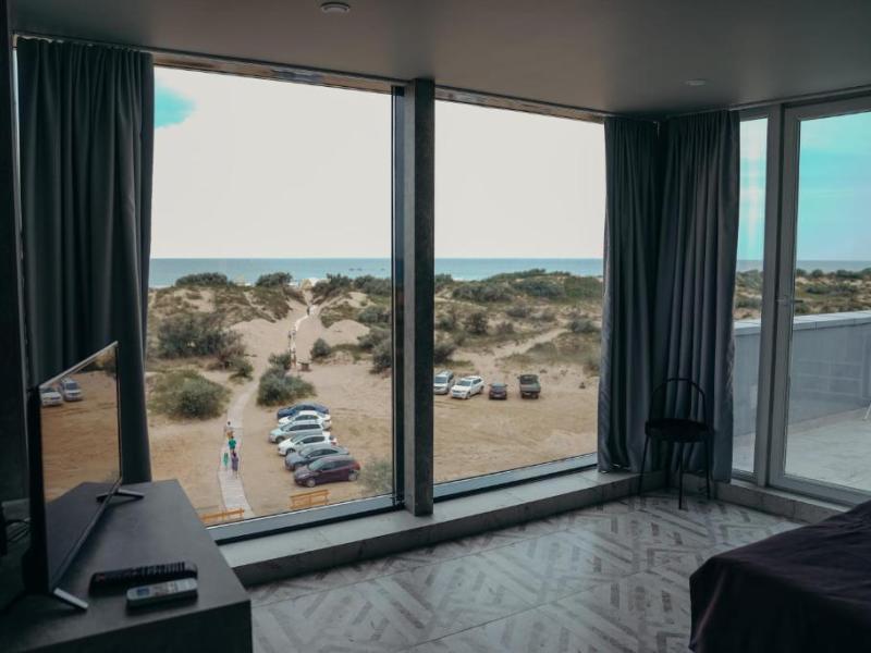 Песок и Море