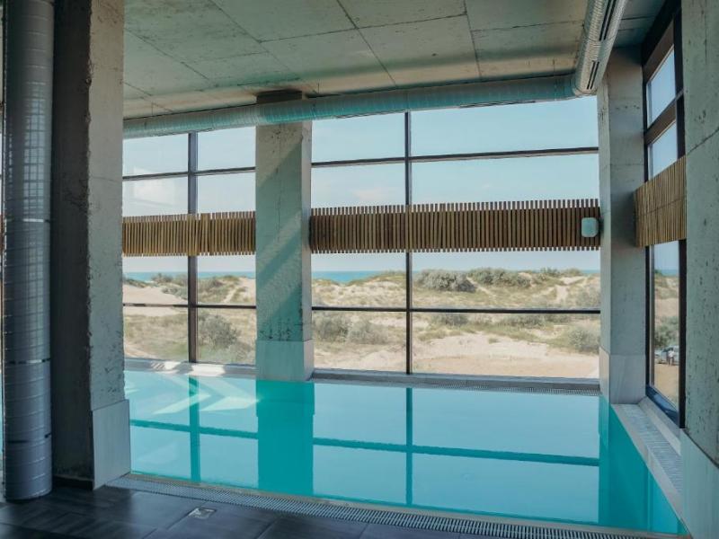 Песок и Море