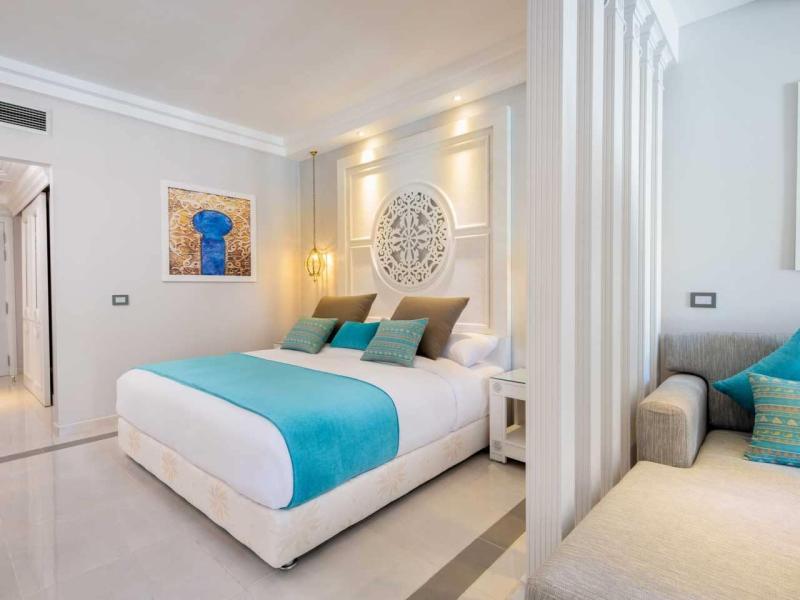 The Grand Palace Hotel