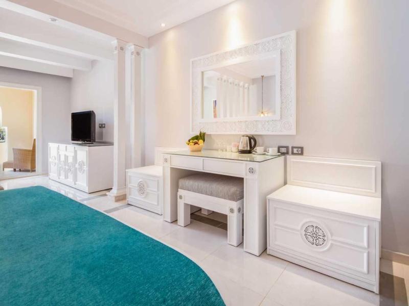 The Grand Palace Hotel