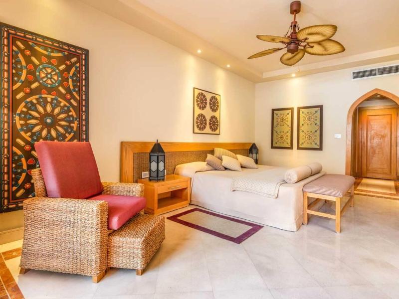 The Grand Palace Hotel