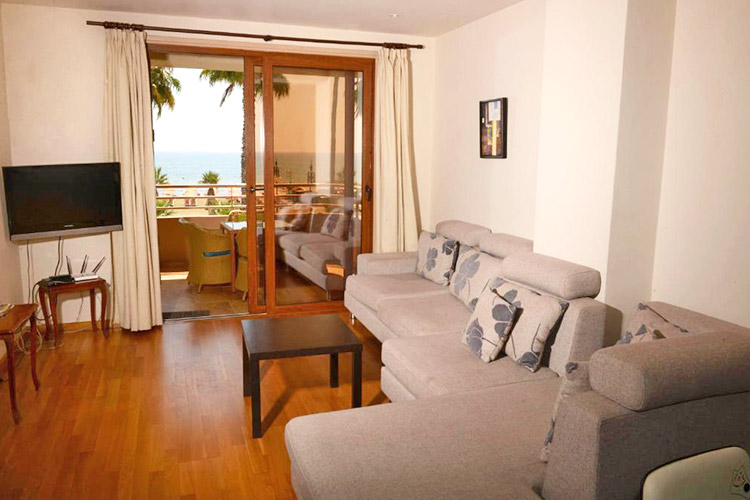 Les Palmiers Petrou Apartments