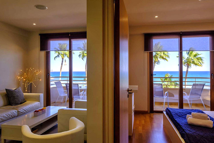 Les Palmiers Petrou Apartments