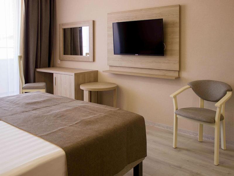 Эмеральдика Family Beach Hotel