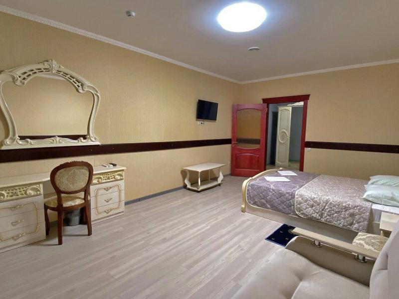 Золотой лотос