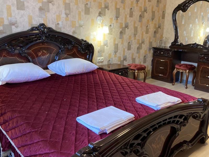 Золотой лотос