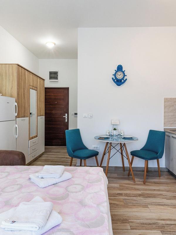 Sunny Side Apartments