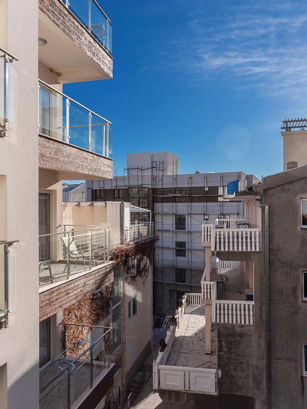 Sunny Side Apartments