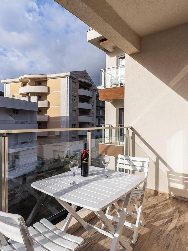 Sunny Side Apartments