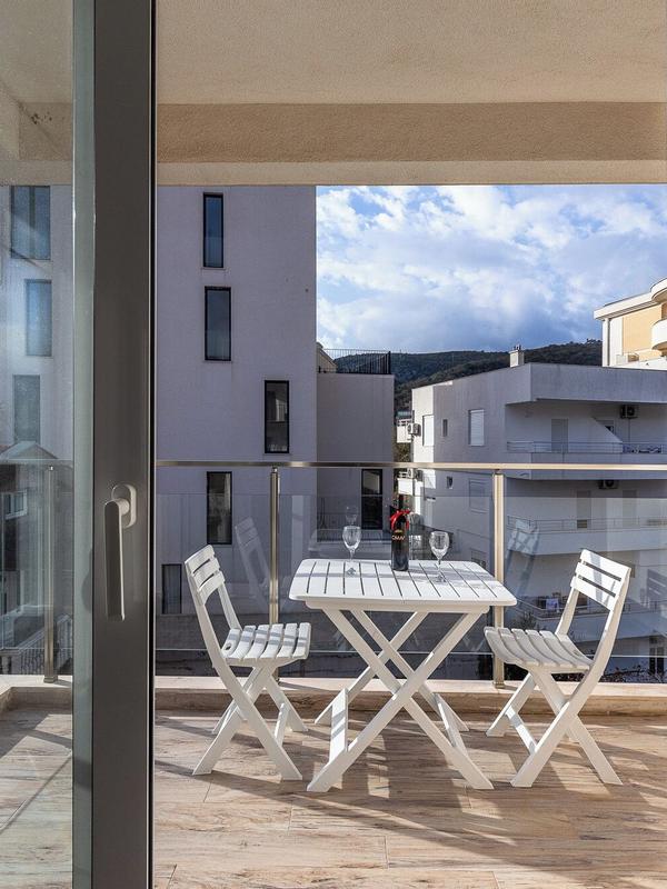Sunny Side Apartments