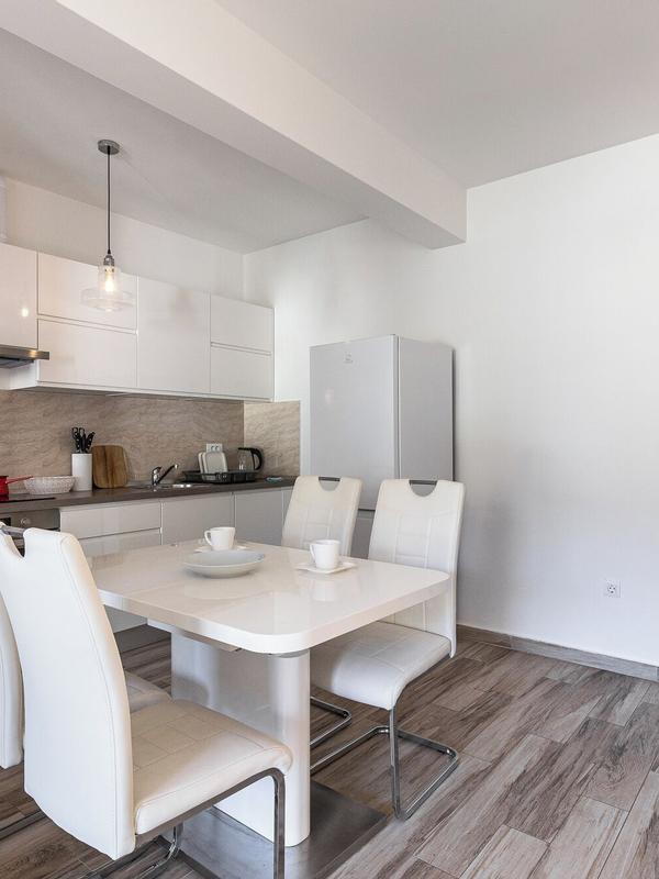 Sunny Side Apartments