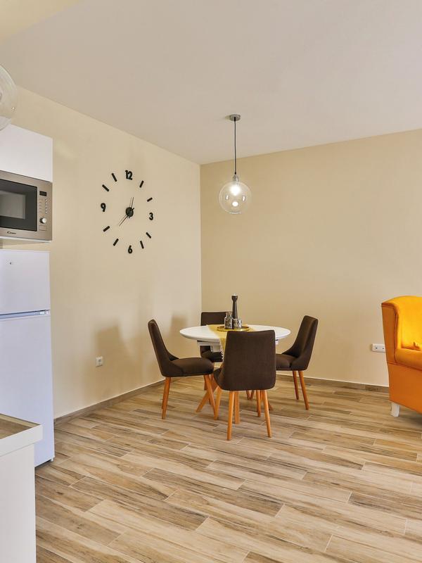 Sunny Side Apartments