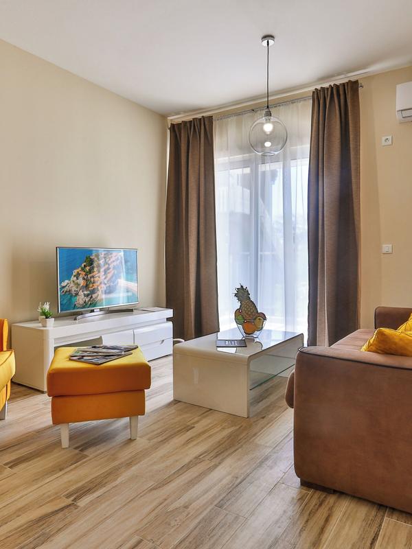 Sunny Side Apartments
