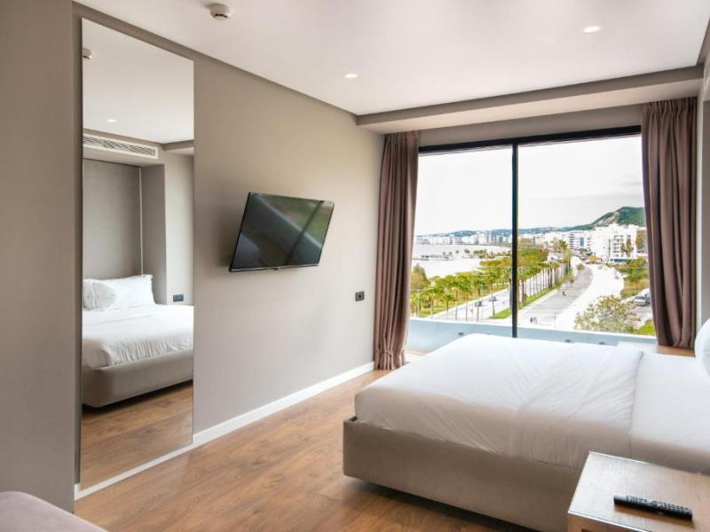 Yacht Hotel