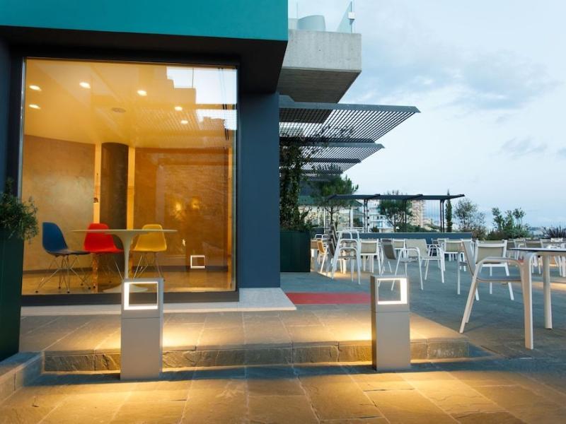 Buze Hotel