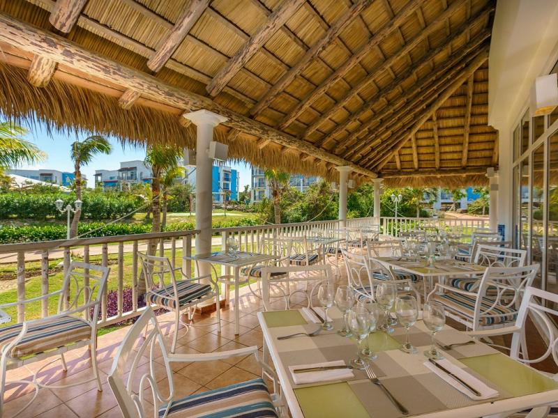 Sanctuary at Grand Memories Santa Maria