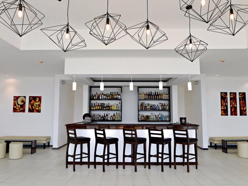 Sanctuary at Grand Memories Santa Maria