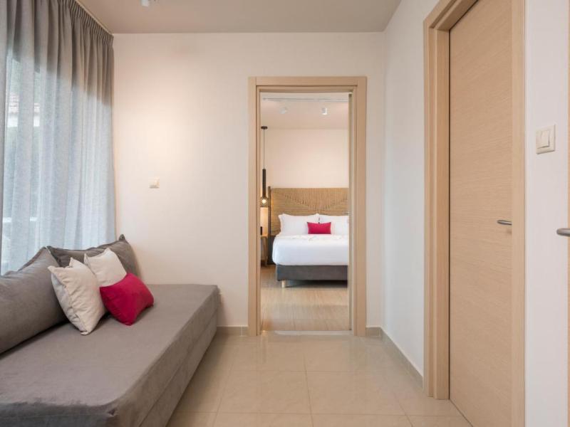 Trianon Luxury Apartments & Suites