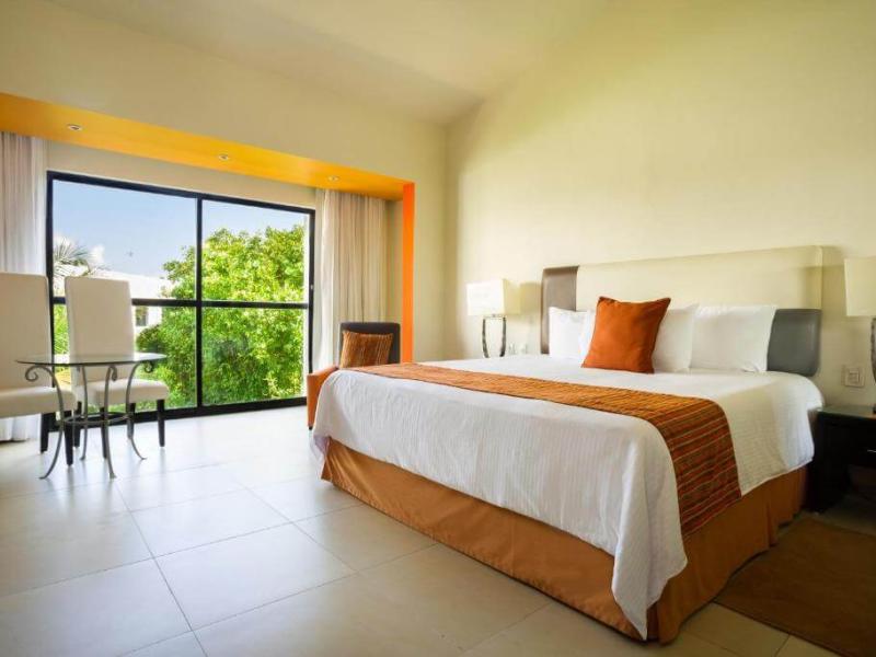 Sunscape Akumal Beach Resort & Spa