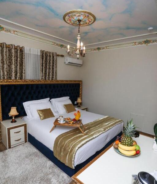 Empire Hotel