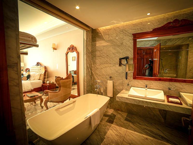 Araliya Beach Resort & Spa