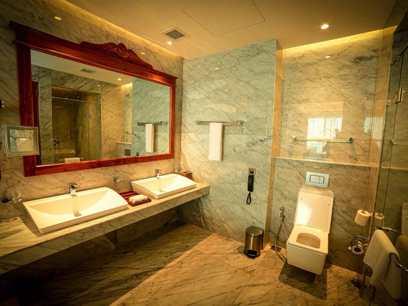 Araliya Beach Resort & Spa