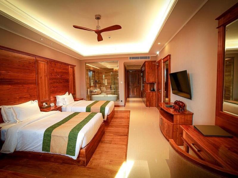 Araliya Beach Resort & Spa