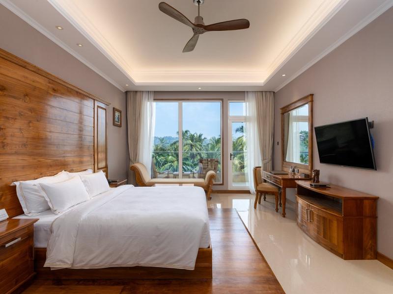 Araliya Beach Resort & Spa