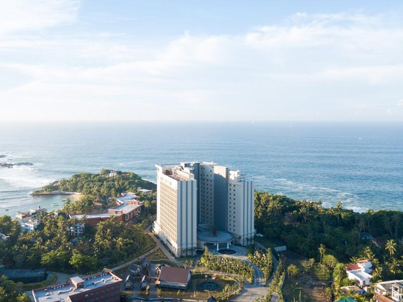 Araliya Beach Resort & Spa