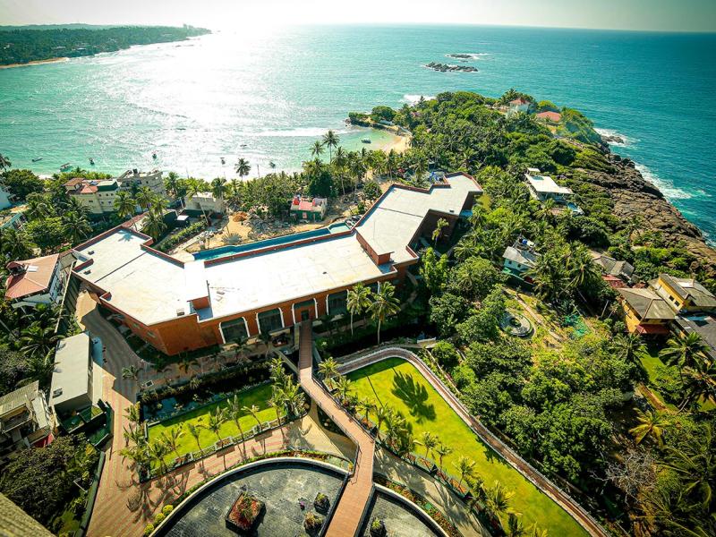 Araliya Beach Resort & Spa