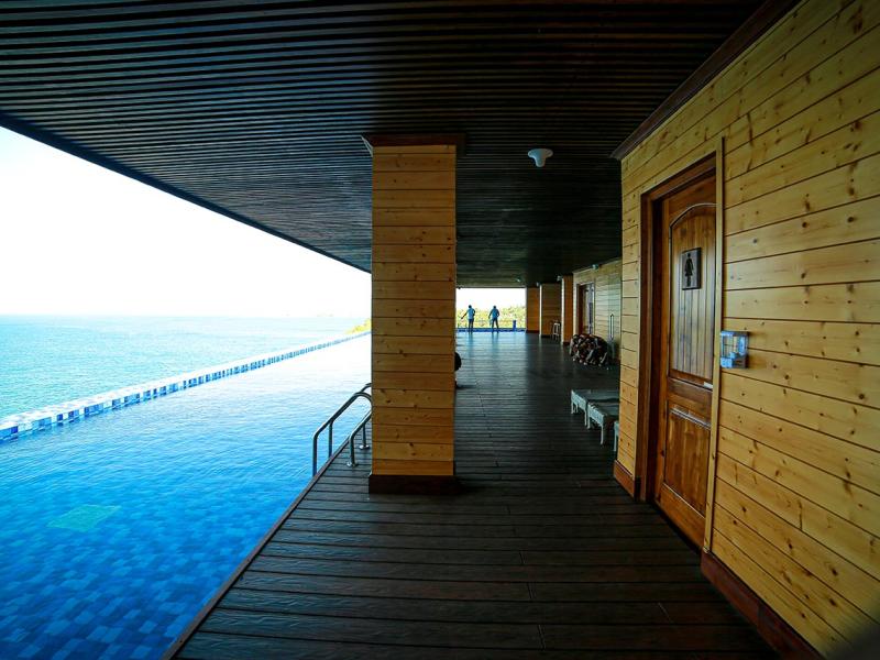 Araliya Beach Resort & Spa