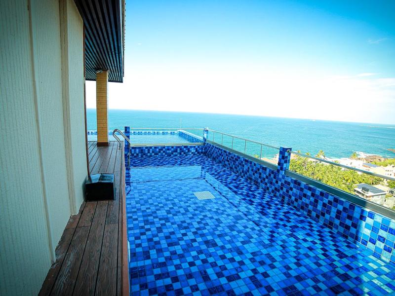 Araliya Beach Resort & Spa