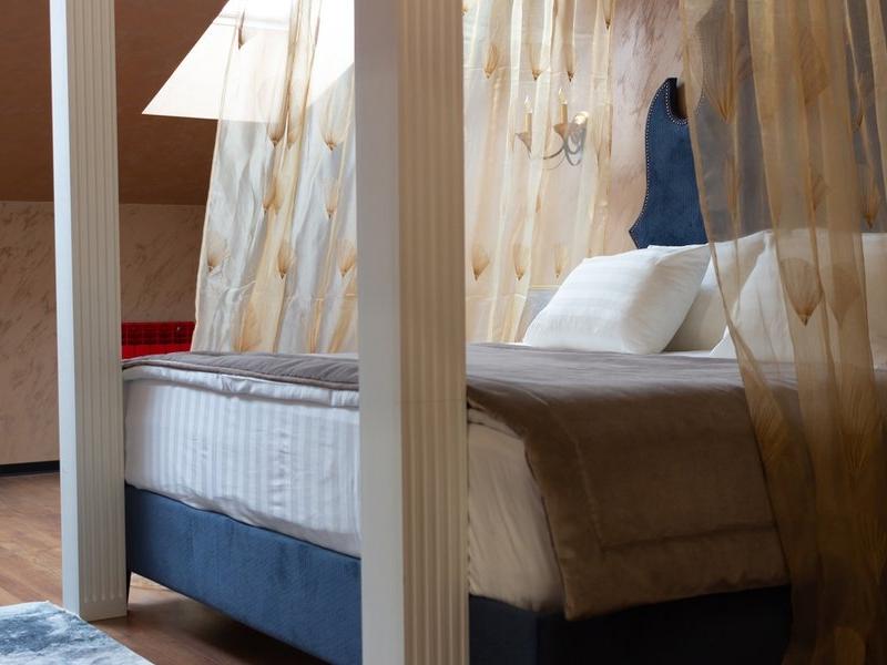 За Кулисами