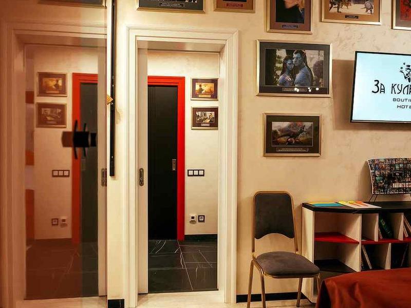 За Кулисами