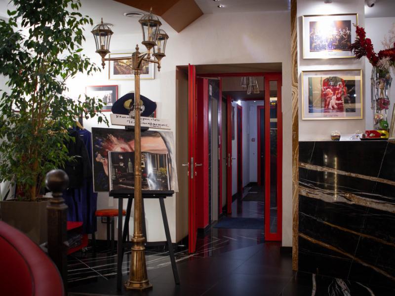 За Кулисами