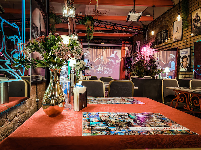 За Кулисами