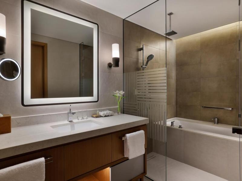 Doubletree By Hilton Sharjah Waterfront Hotel & Residences