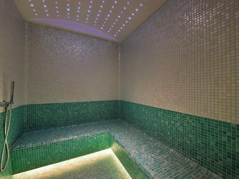 Doubletree By Hilton Sharjah Waterfront Hotel & Residences